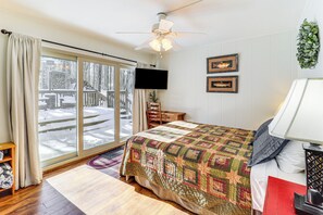House (4 Bedrooms) | Interior - 2 Mi to Skiing: Blue Ridge Mtn Cabin w/ Hot Tub! (Banner Elk)