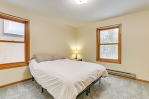 House (2 Bedrooms) | Interior - Remote & Peaceful Getaway w/ Games in Eckerman (Hulbert)