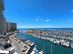 Marina - Ilikai Marina Stunning Ocean & Harbor Views - Walk to the Beach! (Honolulu)