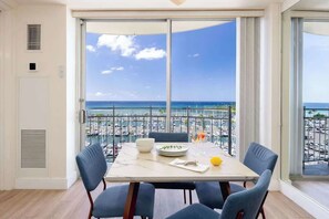 Dining - Stunning Ocean & Harbor Views - Walk to the Beach! (Honolulu)