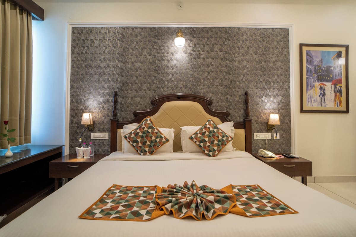Deluxe Queen Studio | Desk, laptop workspace, iron/ironing board, free WiFi