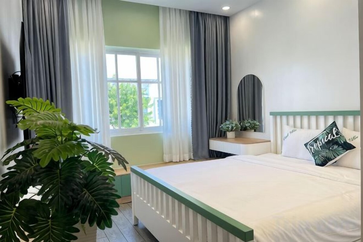3 slaapkamers, pillowtop-bedden, een minibar met enkele gratis items