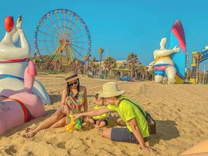 Beach nearby, white sand, beach shuttle, sun loungers - Carot Villa (Phan Thiet)