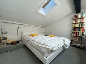 1 chambre, fer et planche à repasser, accès Internet