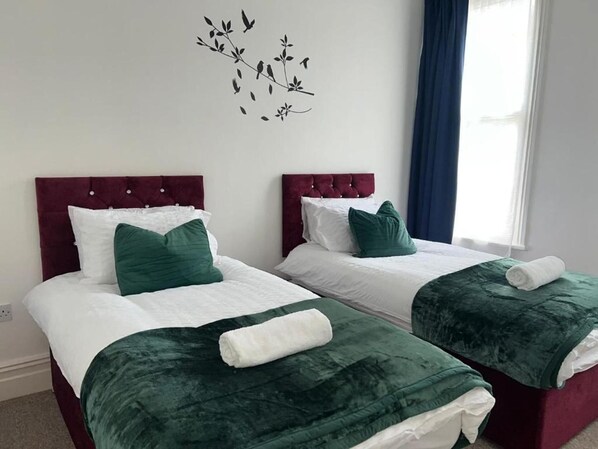Apartment | 2 bedrooms, free WiFi, bed sheets - 2 Bed Flat - Sleeps 5 - Pets - Parking - Wifi (Leicester)