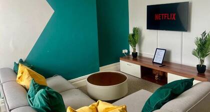 2 Bed Flat - Sleeps 5 - Pets - Parking - Wifi