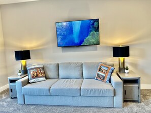 Smart-TV, peis, bordtennis og stereoanlegg