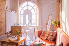 Living area - COLEUS
- An authentic spacious studio located next to the sea (Fadous)