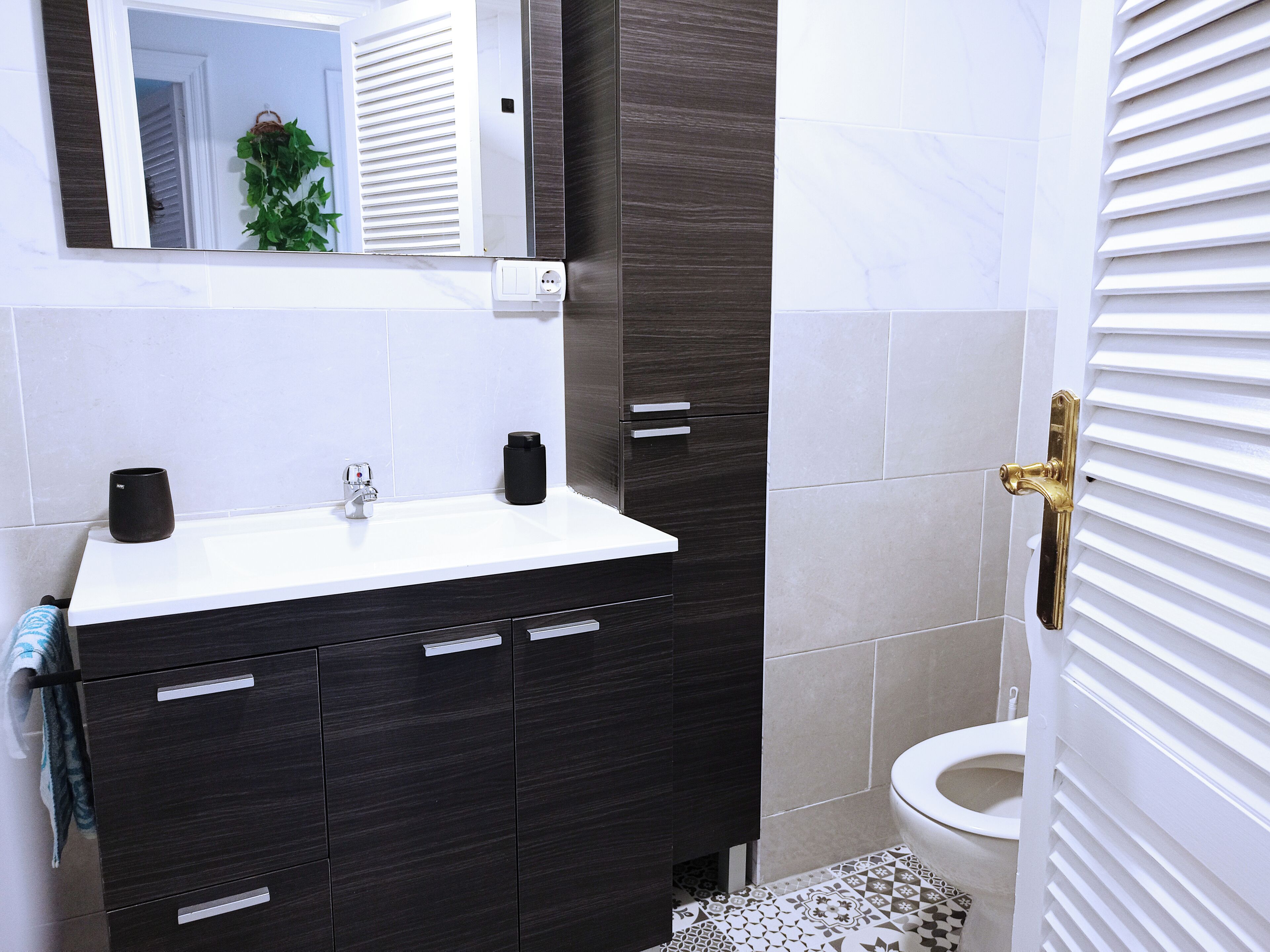 Photo - Angosta Host