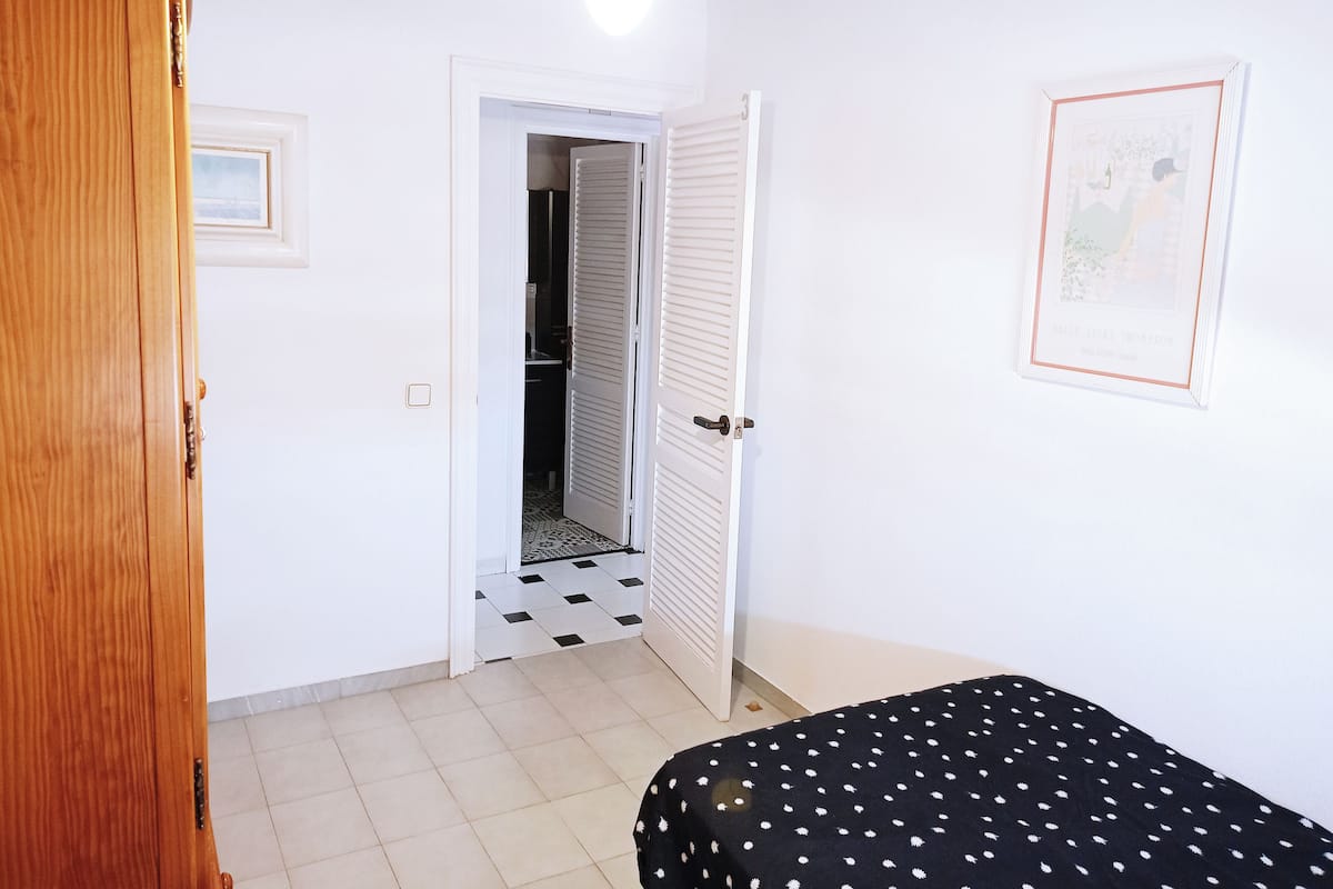 Comfort Single Room, Non Smoking, City View | Iron/ironing board, free WiFi