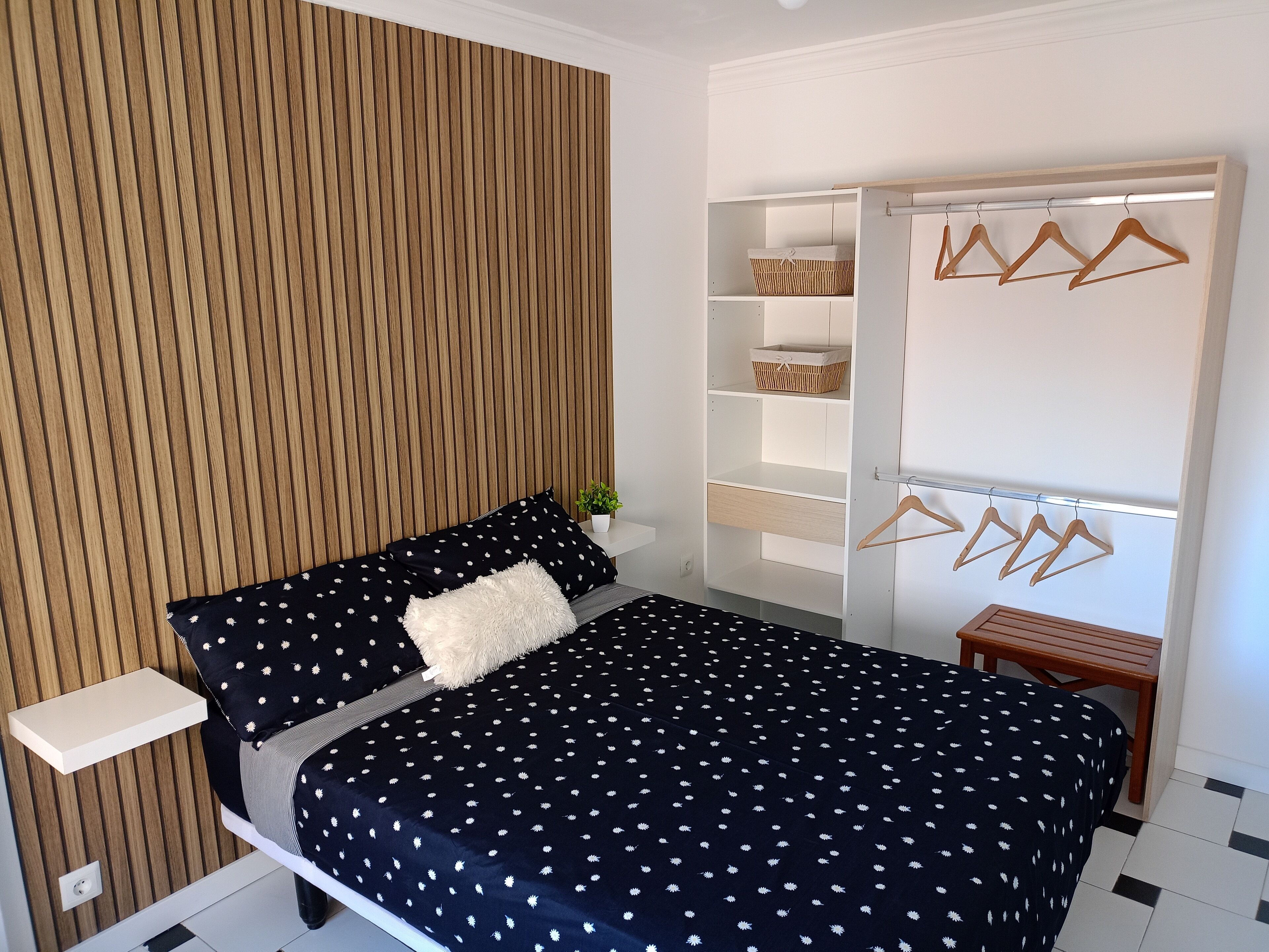 Photo - Angosta Host