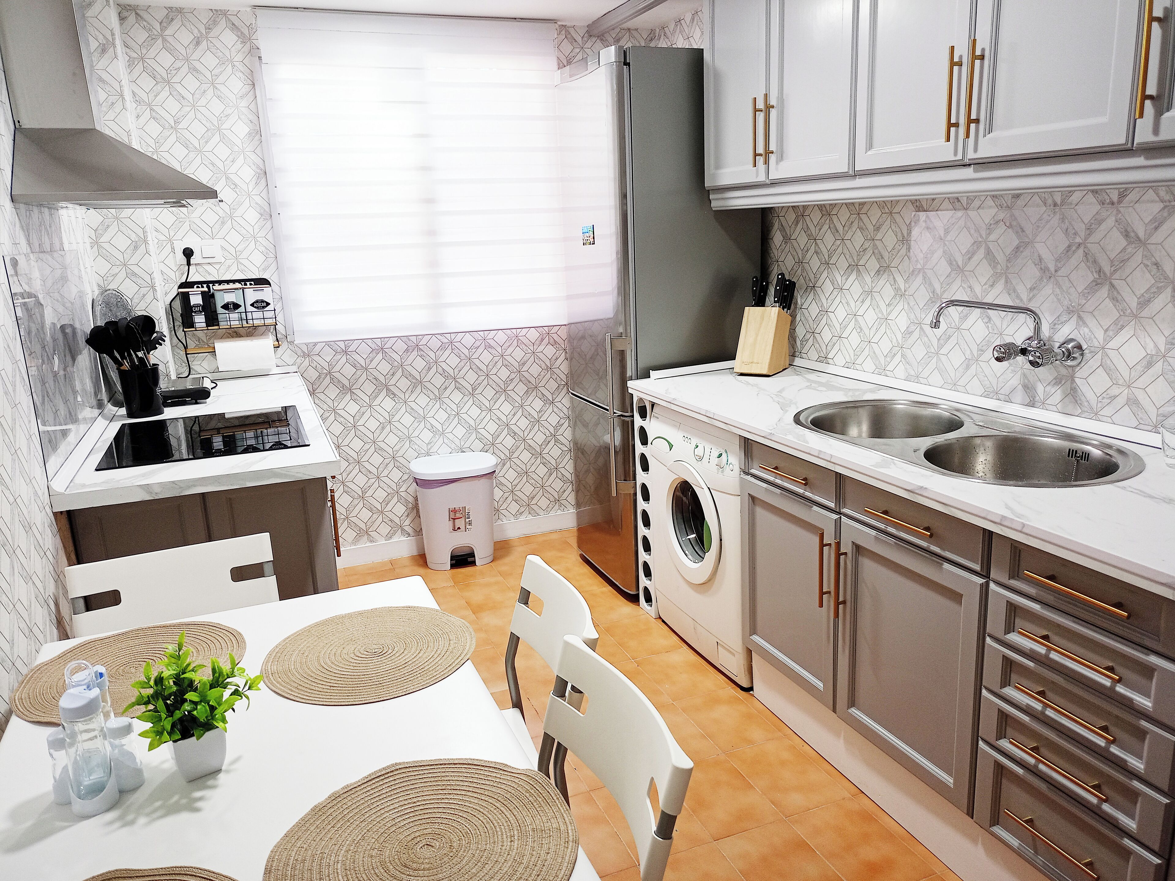 Photo - Angosta Host