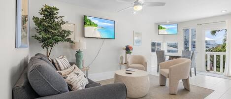 Condo, 2 quartos | Área de estar | Smart TV