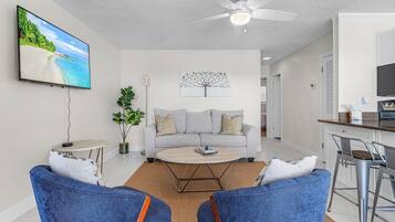 獨棟房屋, 2 間臥室 | 起居區 | 智慧型電視