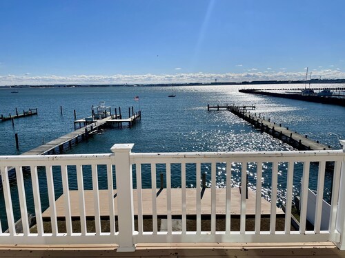 Big Waterfront House W/ Amazing View And Swim Deck 3 Bedroom Home