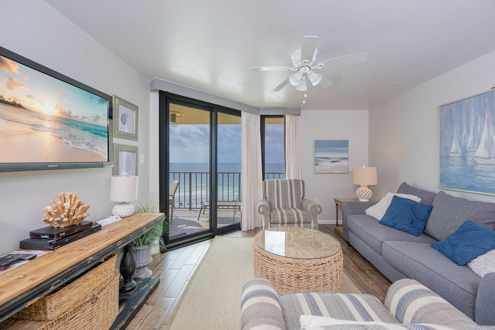 Condo, 2 Bedrooms | Living area