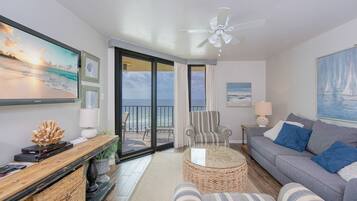 Condo, 2 Bedrooms | Living area