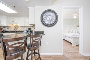 Condo, 2 habitaciones | Interior
