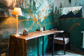 Desk, laptop workspace, free WiFi - Korte House in the Center of Mestia (Mestia)