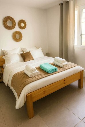 5 多间卧室、办公桌、熨斗/熨衣板、旅行婴儿床