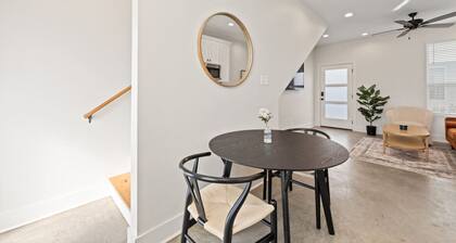 NEW-Swamp House-Luxury Amenities-65" TV-Fast WiFi