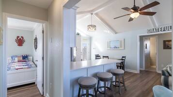 4 bedrooms, WiFi (free)