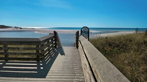 Beach nearby - Pool, golf cart, nearby attractions & beach + Free Attraction Tickets! (Santa Rosa Beach)