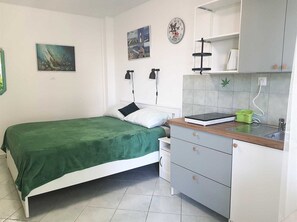 1 bedroom, free WiFi, bed sheets