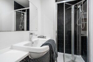 Bathroom - Sunset Suite - Coop LIVE - Etihad - Pool Table (Greater Manchester)