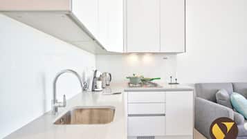 Luxury Studio, City View | Bathroom | Shower, free toiletries, hair dryer, towels