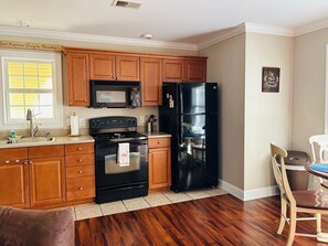Refrigerador, microondas, horno, placa de cocina