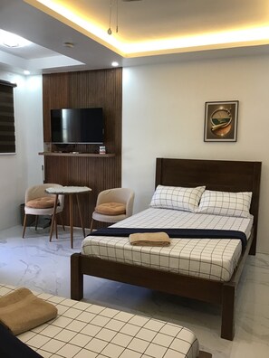 1 bedroom, desk, free WiFi, bed sheets