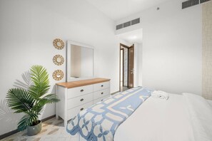 2 slaapkamers, een bureau, een strijkplank/strijkijzer, wifi