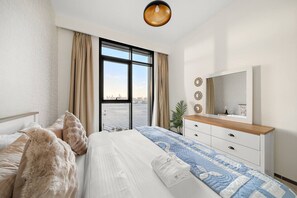 2 bedrooms, desk, iron/ironing board, WiFi - Luxe 2BR Dubai Creek | Pool Gym Parking Near Burj Khalifa & Dubai Mall (Dubai Creek Harbour)