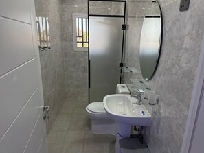 Appartement, 2 chambres, fumeurs, balcon | Salle de bain