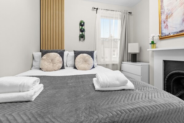 3 bedrooms, iron/ironing board, WiFi, bed sheets