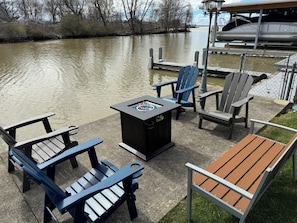 Property grounds - Waterfront Retreat with King Bed and Boat Docks (Lakeview)