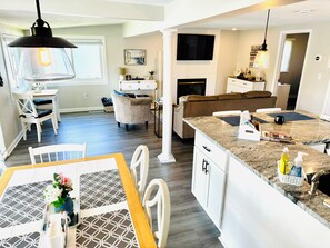 Dining - Waterfront Retreat with King Bed and Boat Docks (Lakeview)