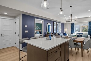 Dining - Ground Floor Gem|Mountain View|2 Kings|Pool & BBQ (Dead Man`s Flats)