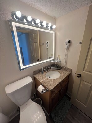 Shower - Oceanview 16th Floor Efficiency, Awesome Amenities (Myrtle Beach)