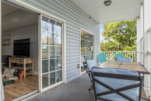 Outdoor dining - 4BR Villa MV105B l Pool l Lazy River l Family Friendly (Myrtle Beach)