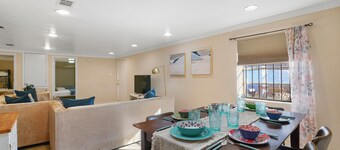 Walk to Jazz Fest- 5 beds, Private Patio, Parking, Grill, King Suite w/TV