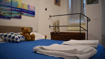 1 chambre, fer et planche Ă repasser, Wi-Fi, draps fournis