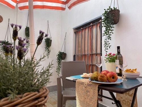 CORNABRUGIA PATIO APARTMENT lovely open-space with all amenities and a patio
