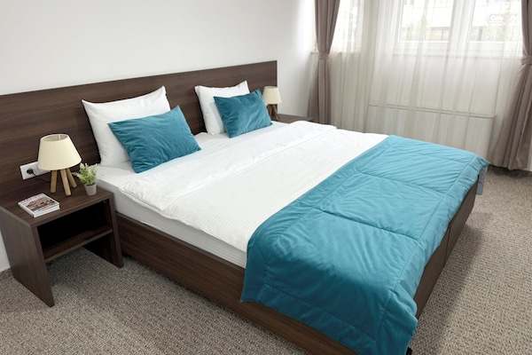 Doppel- oder Zweibettzimmer, Nichtraucher | Zimmersafe, Schreibtisch, Verdunkelungsvorhänge, schallisolierte Zimmer