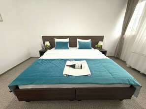 Double or Twin Room, Non Smoking | In-room safe, desk, blackout drapes, soundproofing