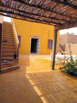 Outdoor dining - Charming Luxury House with AC in Merzouga sahara desert  (Merzouga)