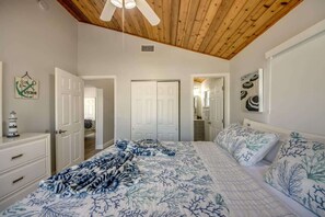 4 bedrooms, iron/ironing board, free WiFi, bed sheets - 113 Gulfview Ave. - Great Pool Home by the Beach (Fort Myers Beach)