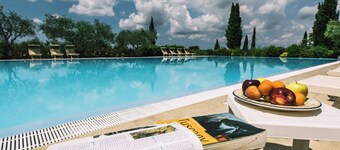 Apartment between Pisa and Florence in Farmhouse with Swimming Pool