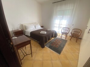 2 chambres, fer et planche à repasser, Wi-Fi, literie fournie